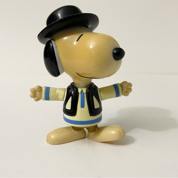 Snoopy World Tour Romania Figure Toy - Picture 11 of 12